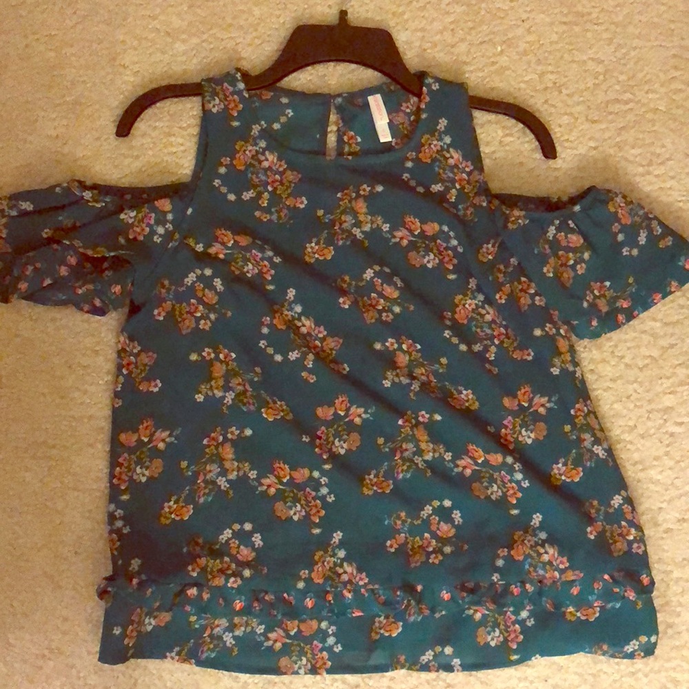 Cold shoulder shirt